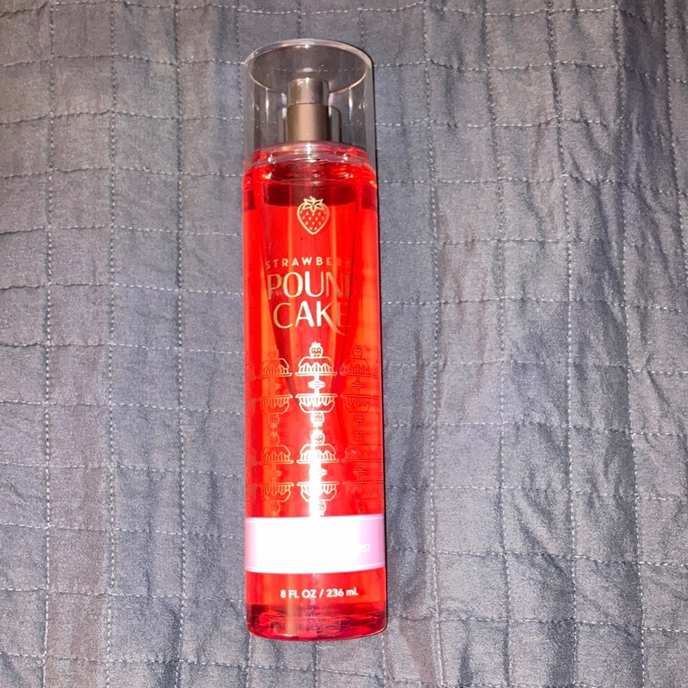 Strawberry Pound Cake mist by Bath & Body Works